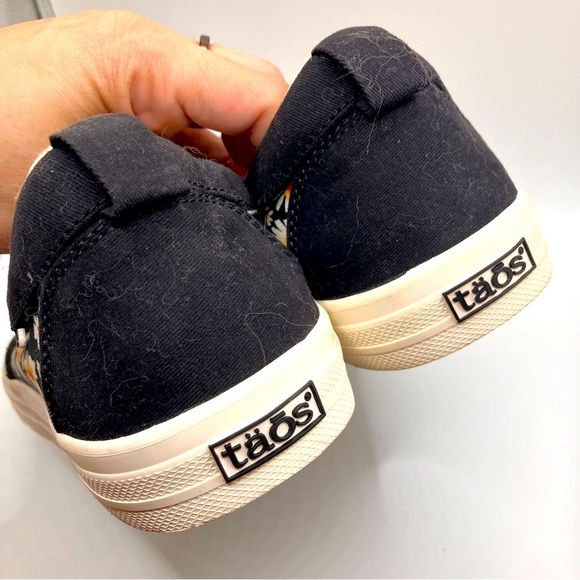 Taos Black Daisy Floral Slip-On Sneakers womens size 9 - Picture 7 of 8